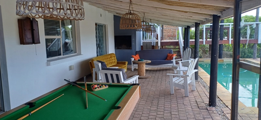 6 Bedroom Property for Sale in Paradise Beach Eastern Cape